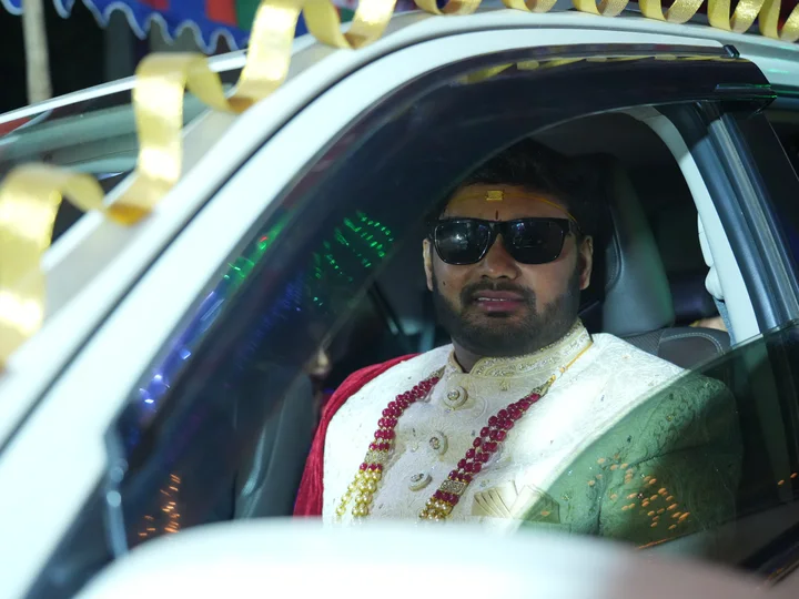 The arrival: a photograph from Sasi and Praneesha’s wedding collection