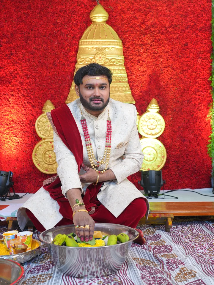 The arrival: a photograph from Sasi and Praneesha’s wedding collection
