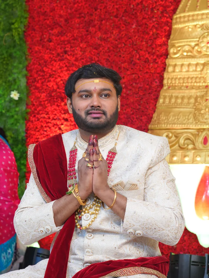 The arrival: a photograph from Sasi and Praneesha’s wedding collection