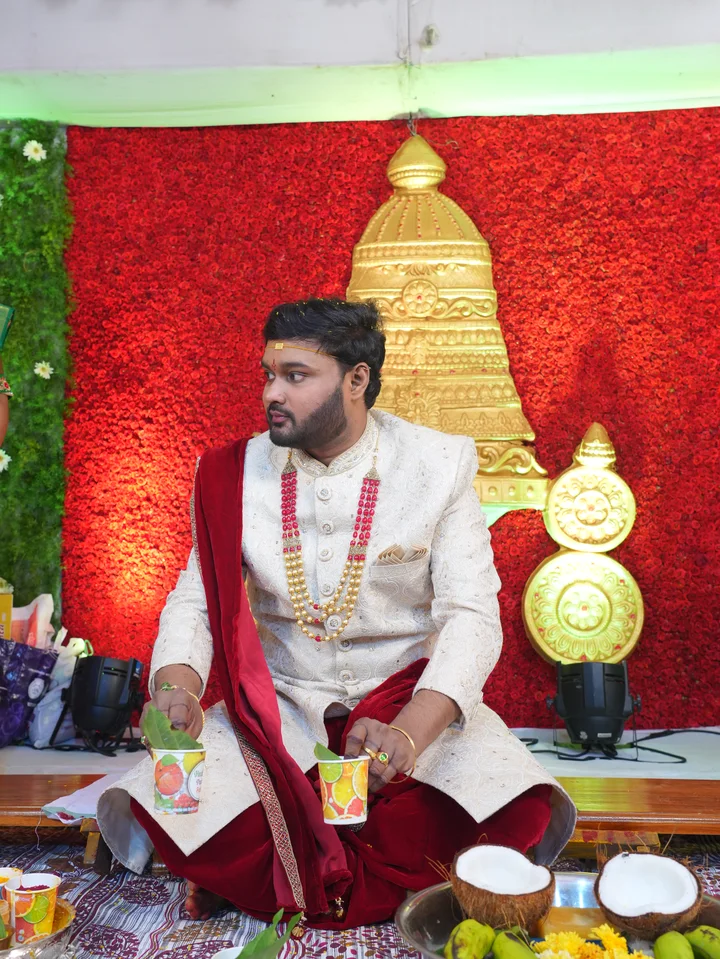 The arrival: a photograph from Sasi and Praneesha’s wedding collection